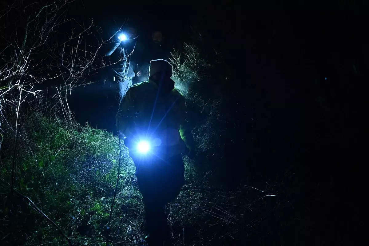 Edirne\'de polisin \'dur\' ihtarına uymayan araçta 6 düzensiz göçmen yakalandı
