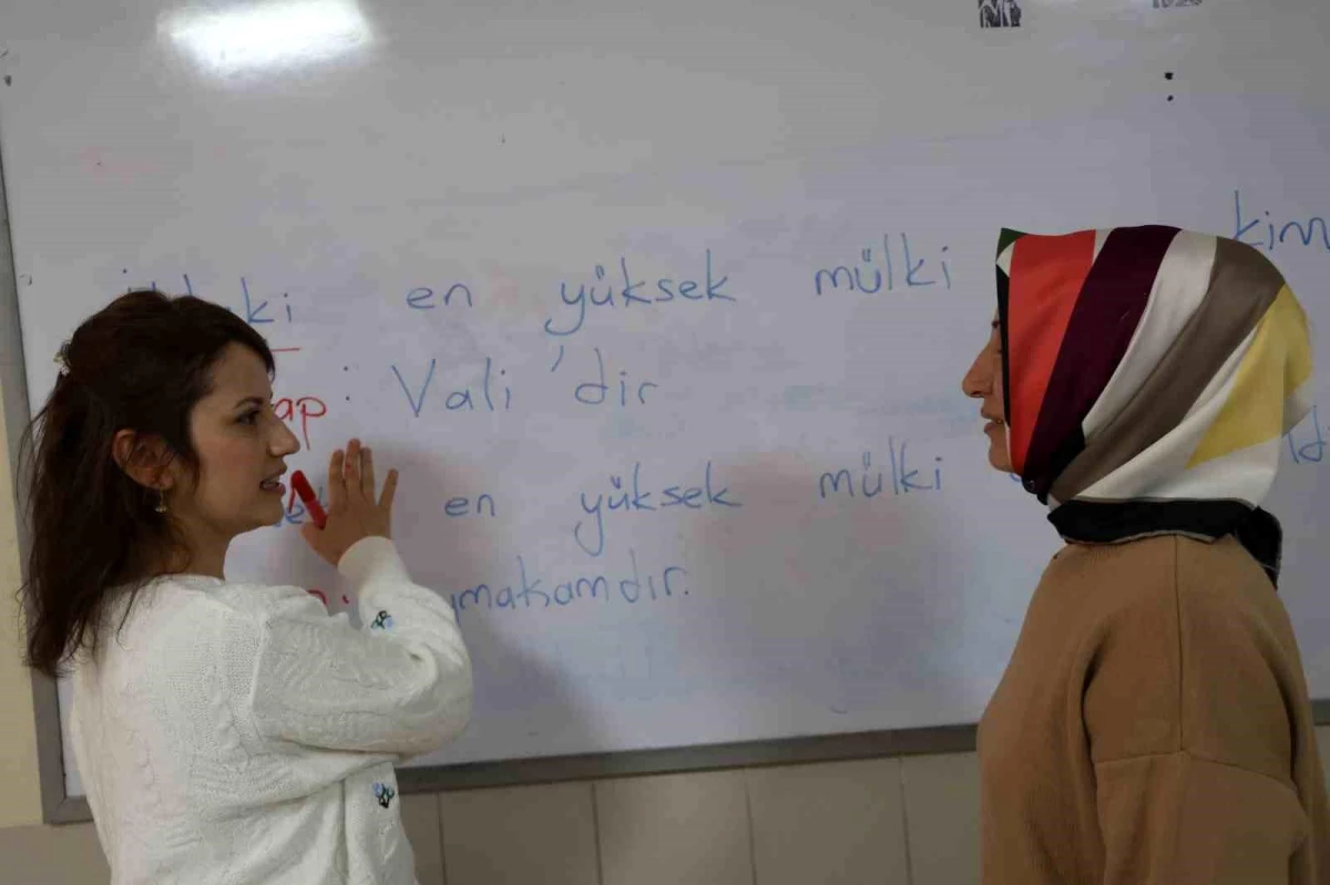 Nevşehir\'de yaşayan 41 yaşındaki Sevgül Kılınç, ehliyet alabilmek için okuma yazma kursuna yazıldı