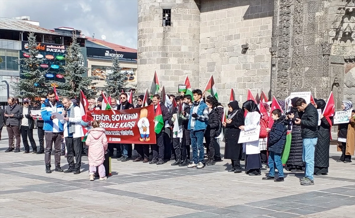 Erzurum\'da Sağlık Çalışanları İsrail\'in Gazze\'ye Yönelik Saldırılarını Protesto Ediyor