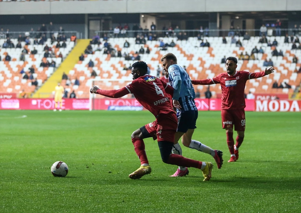 Yukatel Adana Demirspor, EMS Yapı Sivasspor karşısında ilk yarıyı 1-0 önde tamamladı