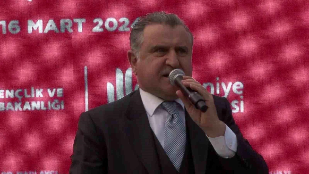 Gençlik ve Spor Bakanı Osman Aşkın Bak, Ümraniye\'de spor tesisi açılışına katıldı