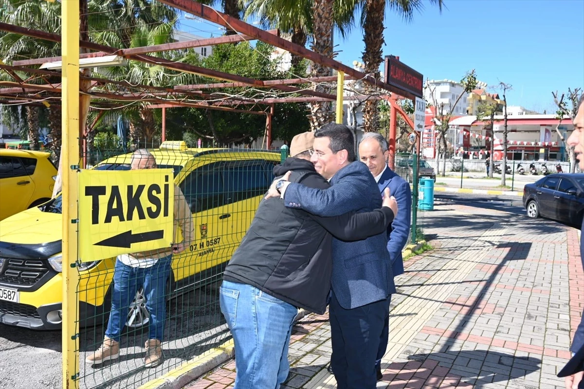 Hakan Tütüncü, Alanya\'da esnaf ve vatandaşlarla bir araya geldi