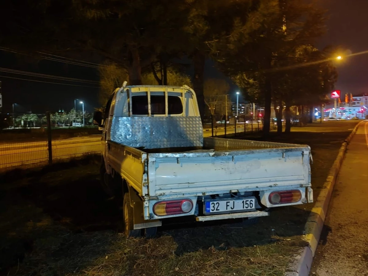 Isparta\'da Kamyonetle Otomobil Çarpışması: 5 Yaralı