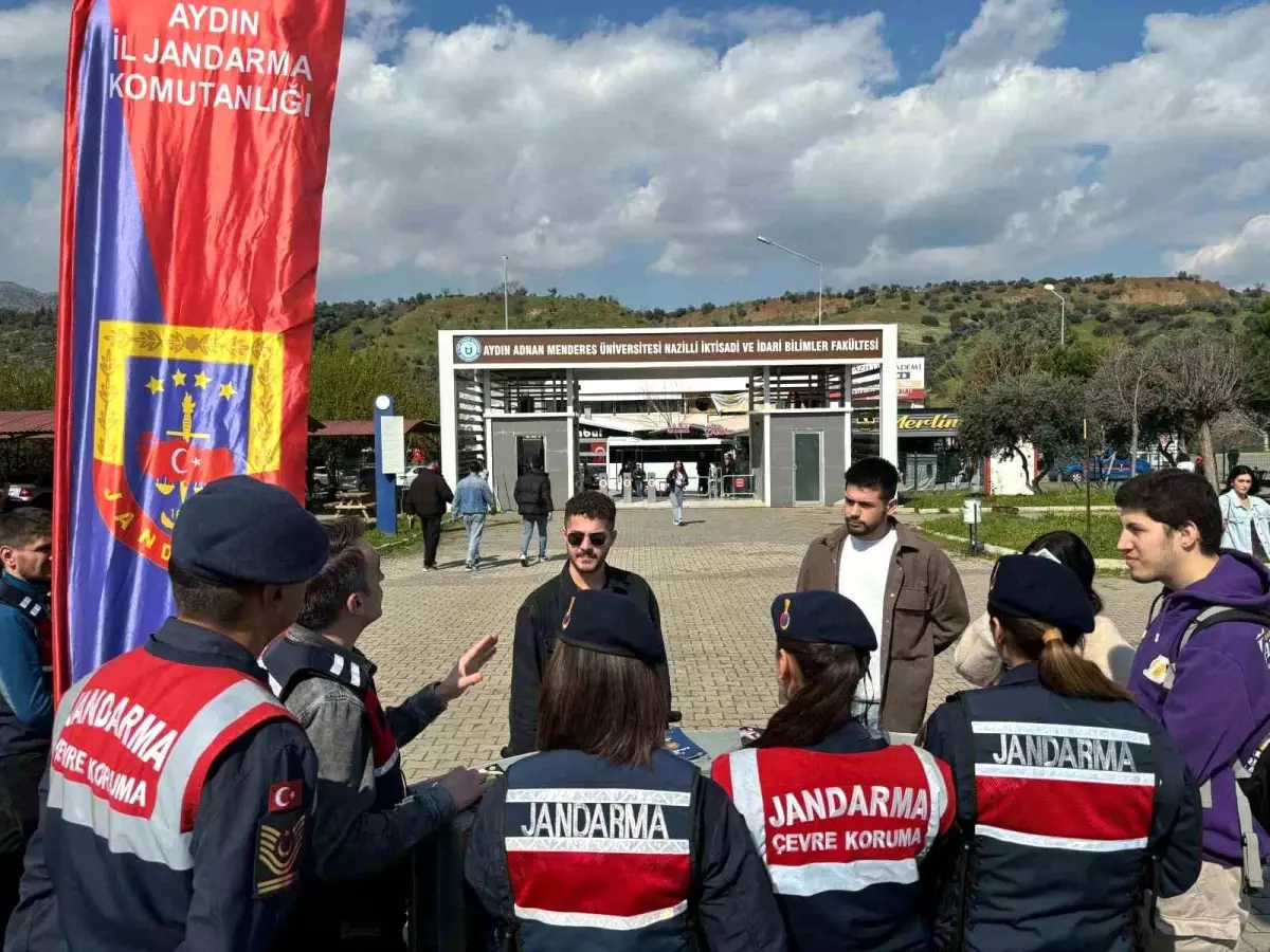 Aydın İl Jandarma Komutanlığı, Adnan Menderes Üniversitesi\'nde öğrencilere bilgilendirme yaptı