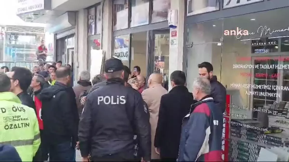 İBB Başkanı Ekrem İmamoğlu\'nun Konuşması Sırasında Provokasyon Girişimi