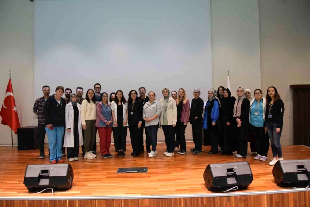 Düzce Üniversitesi Tıp Fakültesi ve Türk Toraks Derneği iş birliğinde \'Pulmoner\' adlı konferans düzenlendi