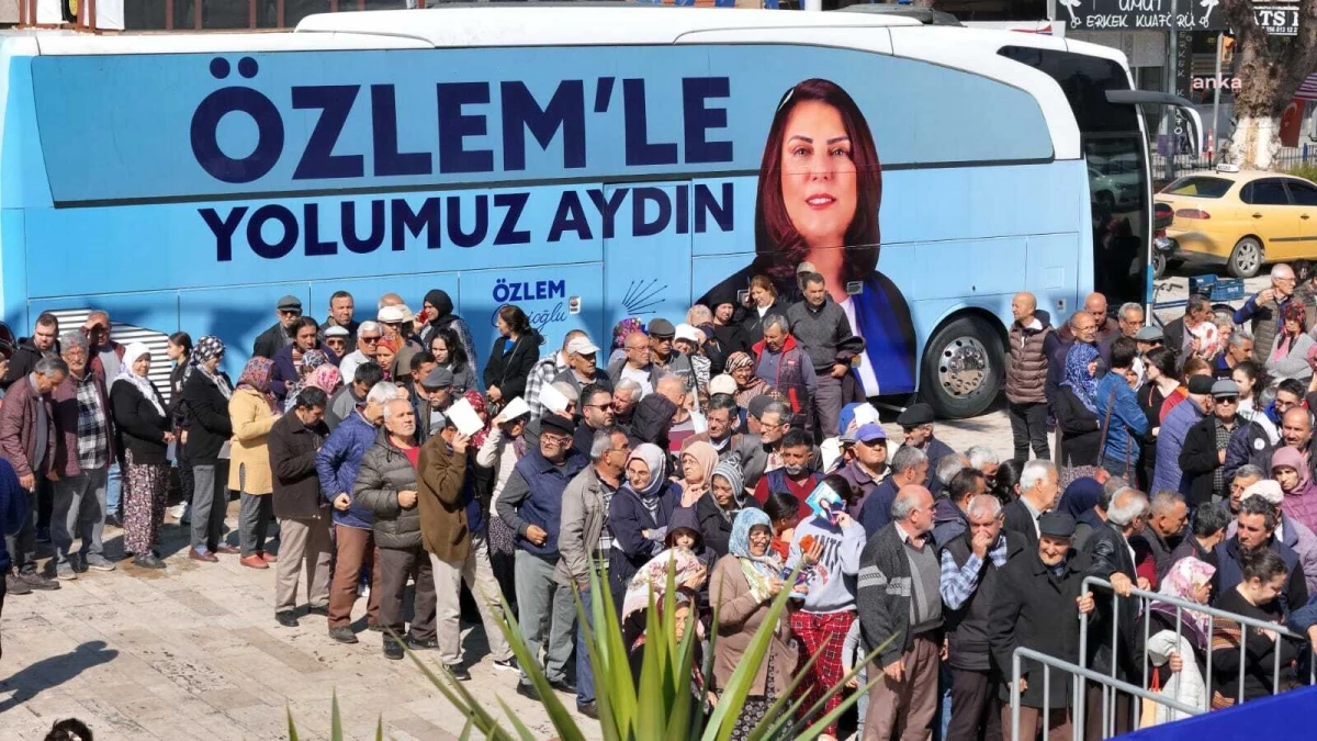 Aydın Büyükşehir Belediye Başkanı Özlem Çerçioğlu İncirliova\'da Ata Tohumu Fideleri Dağıttı
