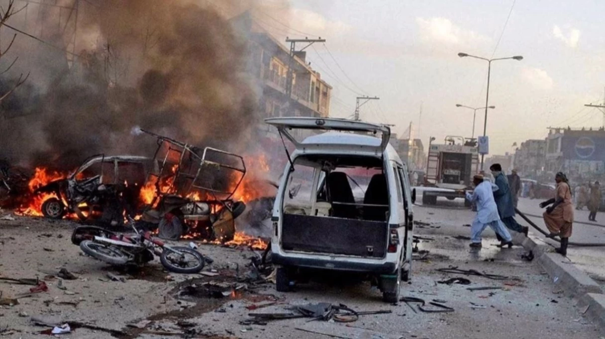 Pakistan\'da bombalı saldırı: 7 asker hayatını kaybetti