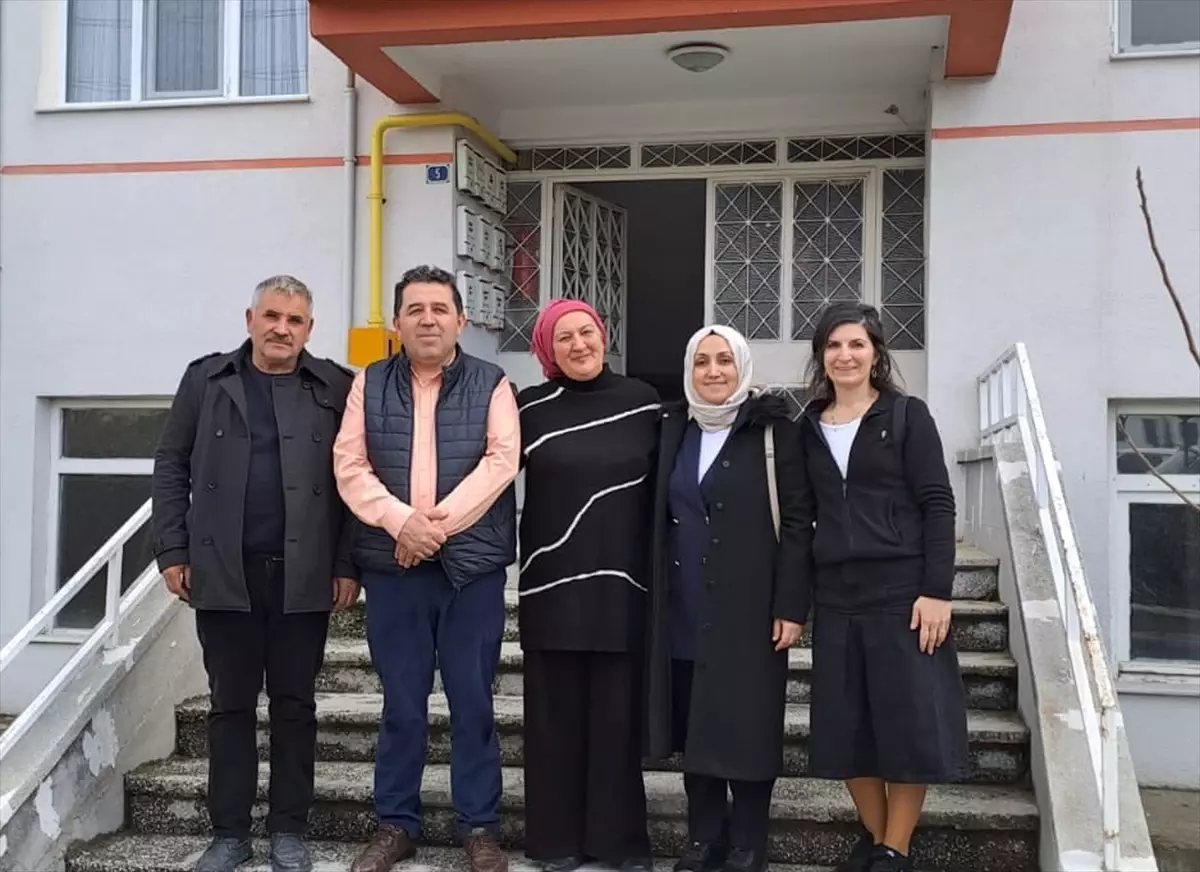 Beypazarı İlçesinde Şehit Onur Yaman İlkokulu Öğrencileri Şehit Ailesini Ziyaret Etti