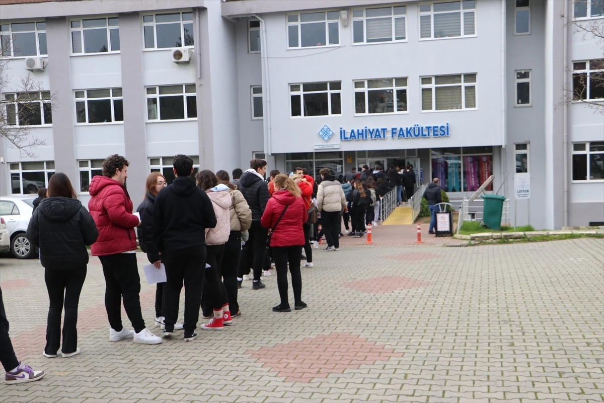 Süleymanpaşa Belediyesi, NKÜ\'de öğrencilere TYT-AYT deneme sınavı düzenledi