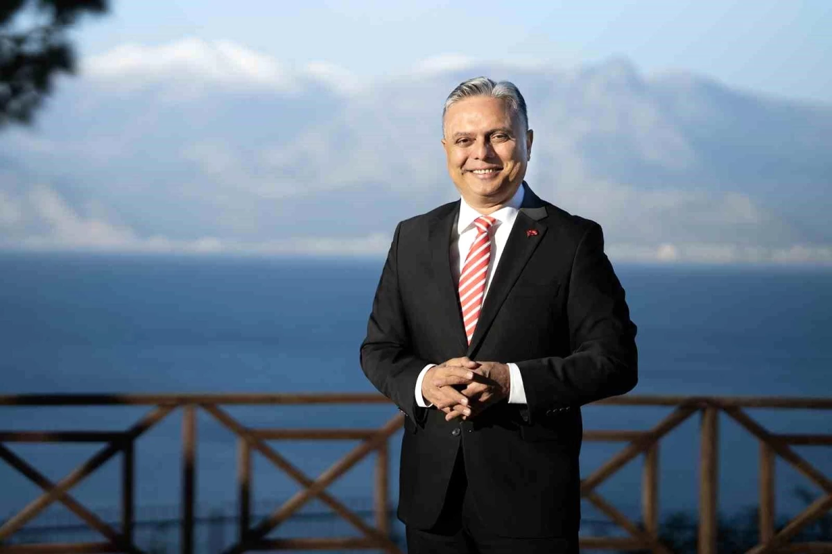 Antalya Muratpaşa Belediye Başkanı Ümit Uysal, \'Forum Muratpaşa: Büyük Uzlaşı\' projesiyle Türkiye\'ye yayılacak bir uzlaşının başlayacağını söyledi