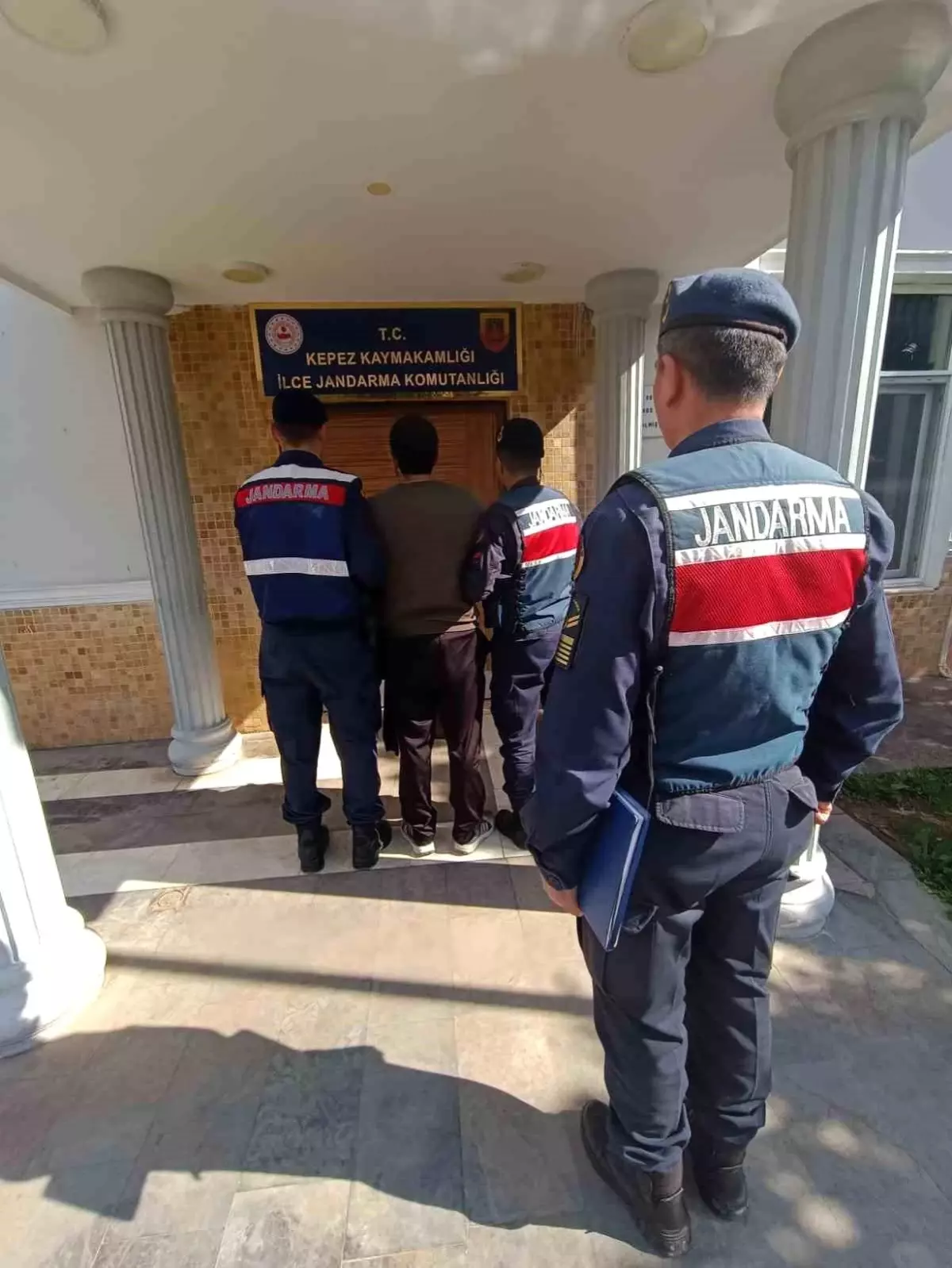 Antalya\'da 45 suç kaydı bulunan ve 56 yıl hapis cezası olan hükümlü yakalandı