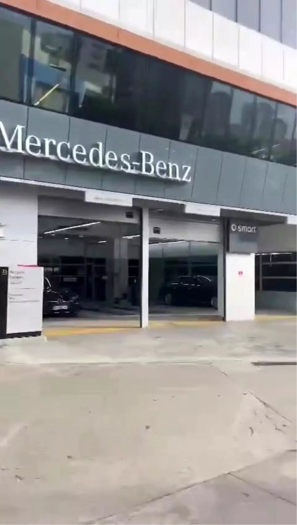 Mercedes Benz Yetkili Servisi Aracı Bakmak İstemeyince Vatandaş Sitem Etti