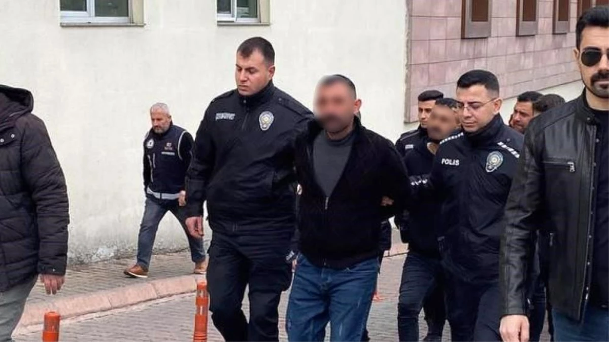 Kayseri\'de \'Yılanlar Grubu\' adı altında yasa dışı bir yapılanma içerisine giren 13 kişi tutuklandı