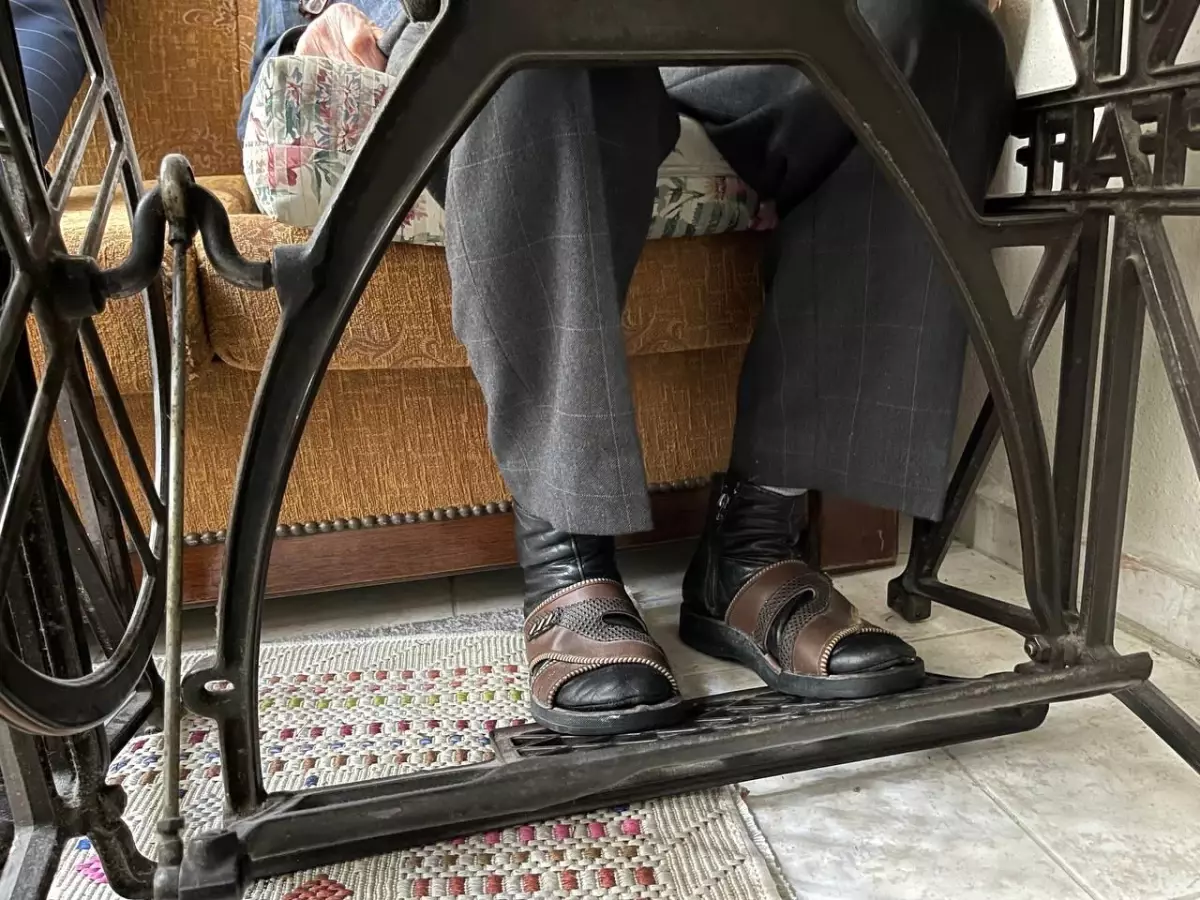 83 Yaşındaki Terzi, İlerleyen Yaşına Rağmen Mesleğini Sürdürüyor