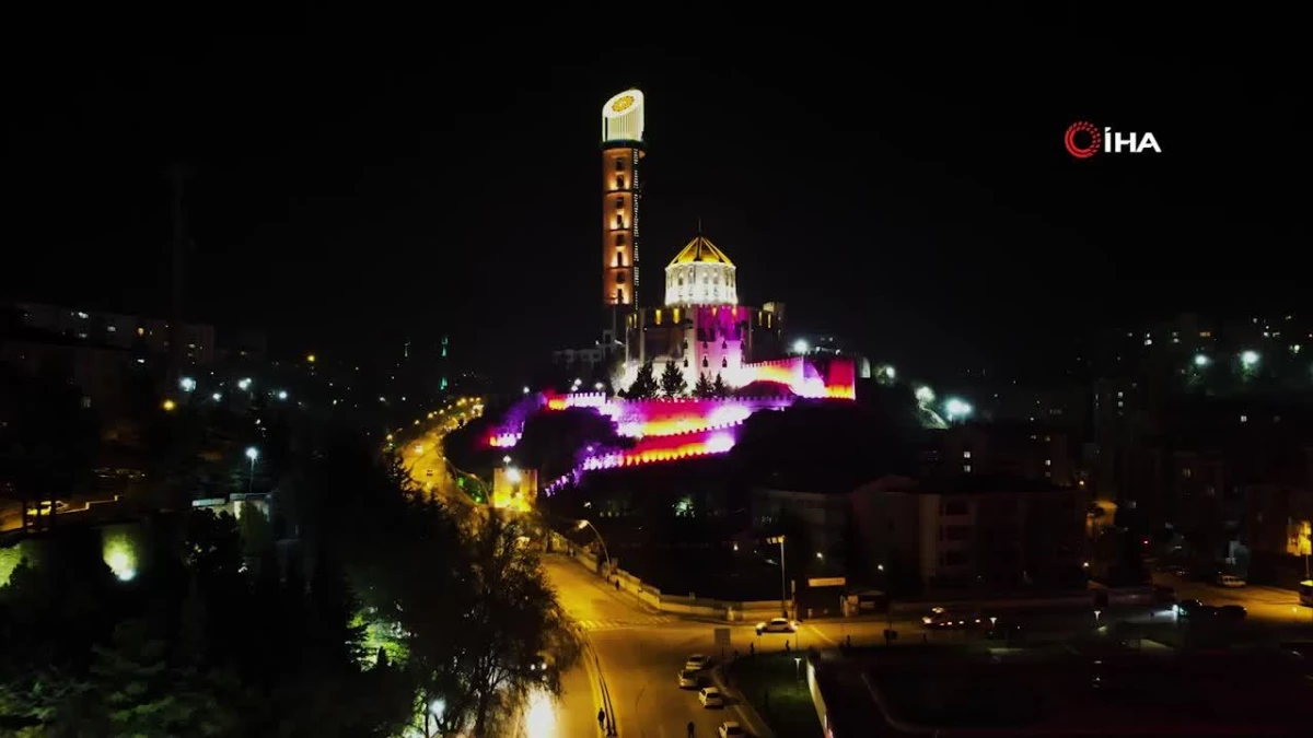 Atatürk Cumhuriyet Kulesi\'nin ışık şovu böyle görüntülendi