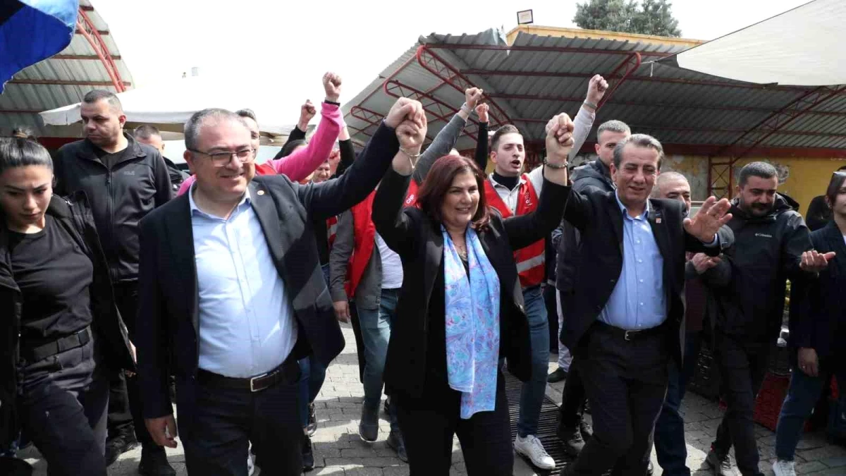 Aydın Büyükşehir Belediye Başkanı Özlem Çerçioğlu, Efekent pazarında vatandaşlarla buluştu