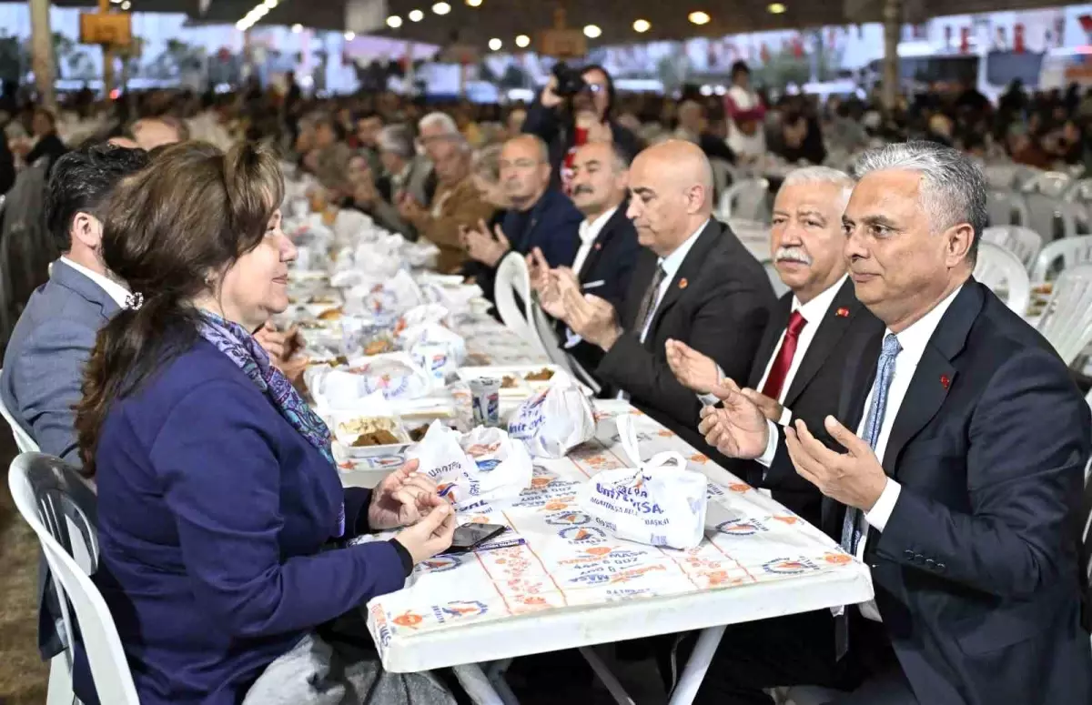 Muratpaşa Belediye Başkanı Ümit Uysal: \'Etle tırnak gibi olalım\'