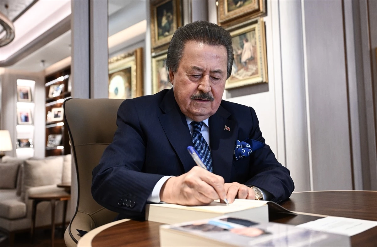 Eski Devlet Bakanı Cavit Çağlar\'ın hayatı kitaplaştı