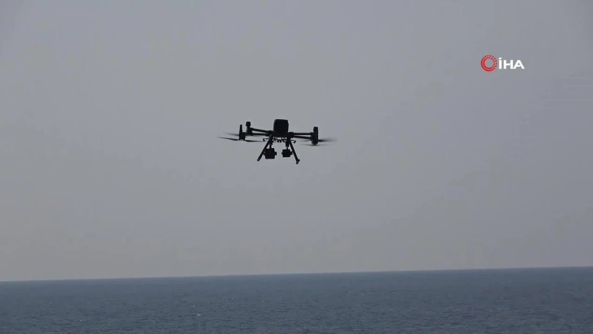 Çanakkale\'de batan bottaki kayıp düzensiz göçmenler dron ile aranıyor
