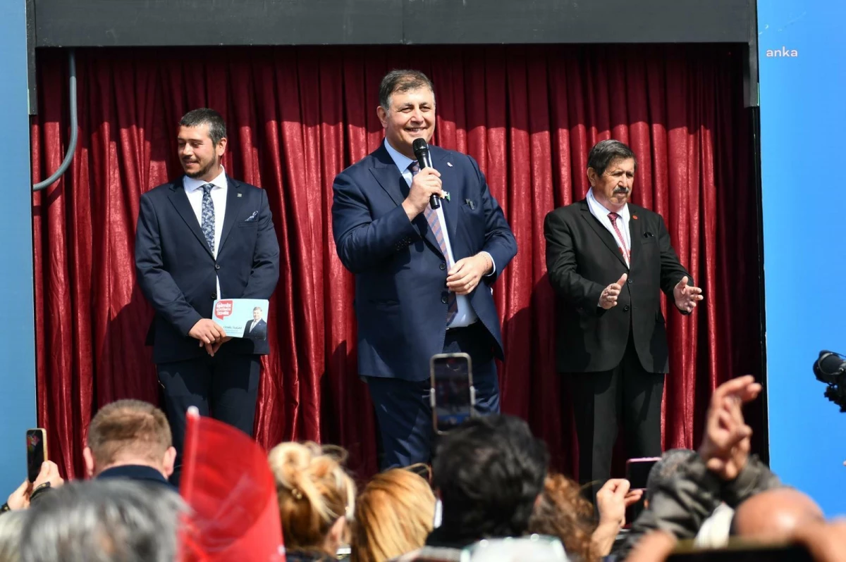 CHP İzmir Büyükşehir Belediye Başkan Adayı Cemil Tugay Mordoğan\'da Halk Buluşmasında