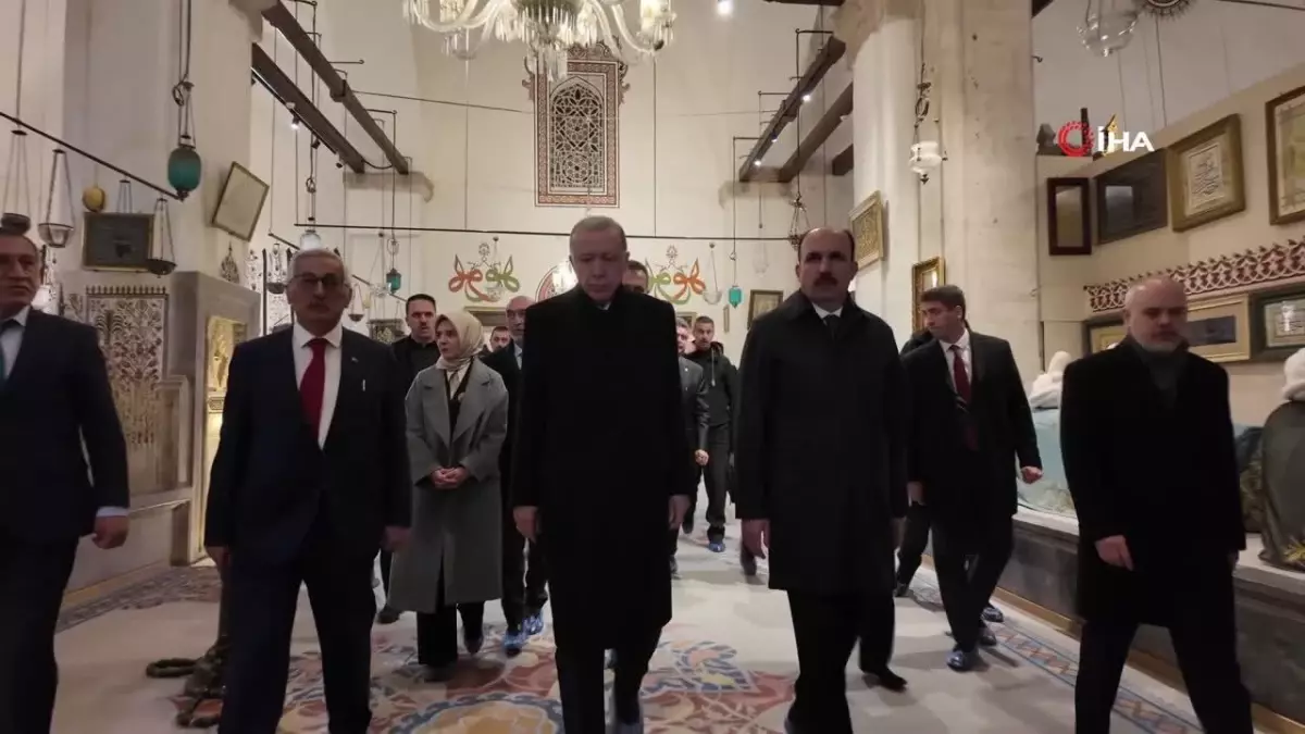 Cumhurbaşkanı Erdoğan, Mevlana Türbesi\'ni ziyaret etti