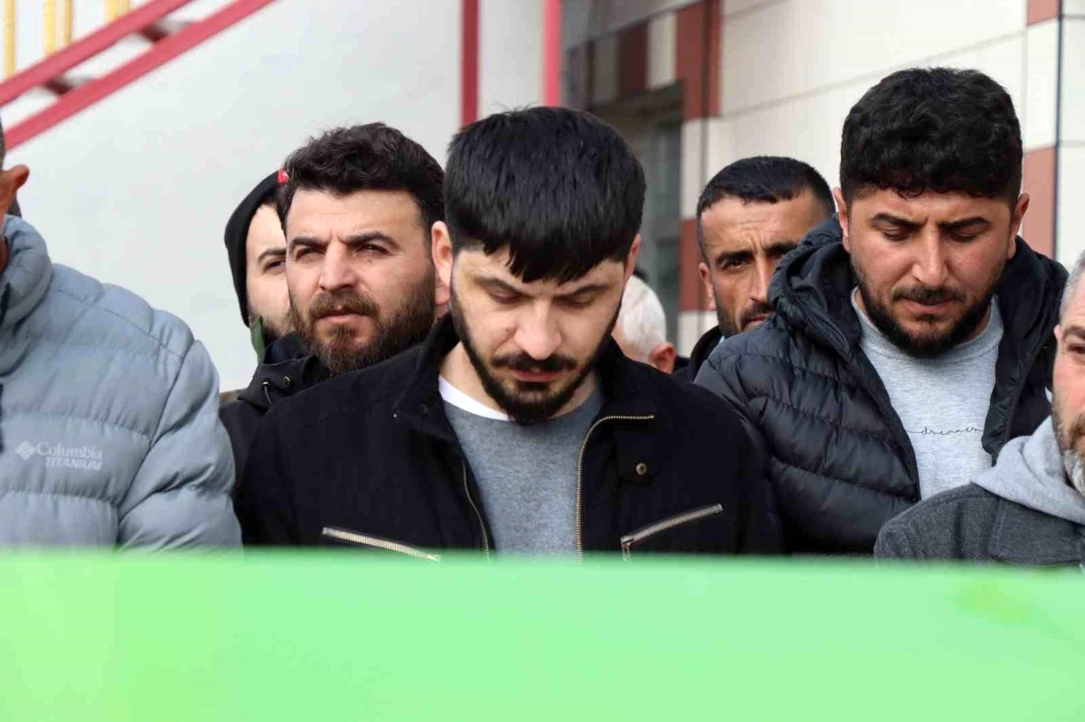 Darıca\'da Silahlı Saldırı Sonucu Öldürülen Gülhan Esen Erzurum\'da Defnedildi