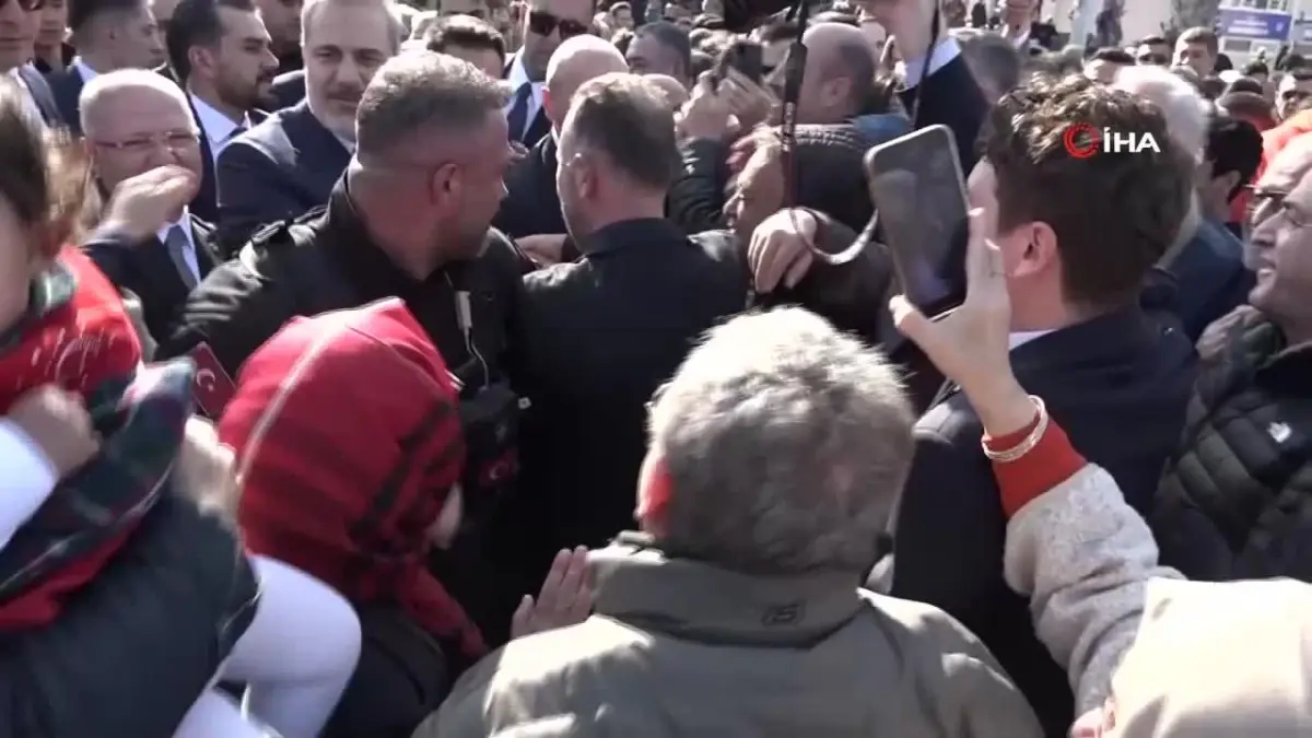 Dışişleri Bakanı Hakan Fidan\'a Bursa\'da Yoğun İlgi