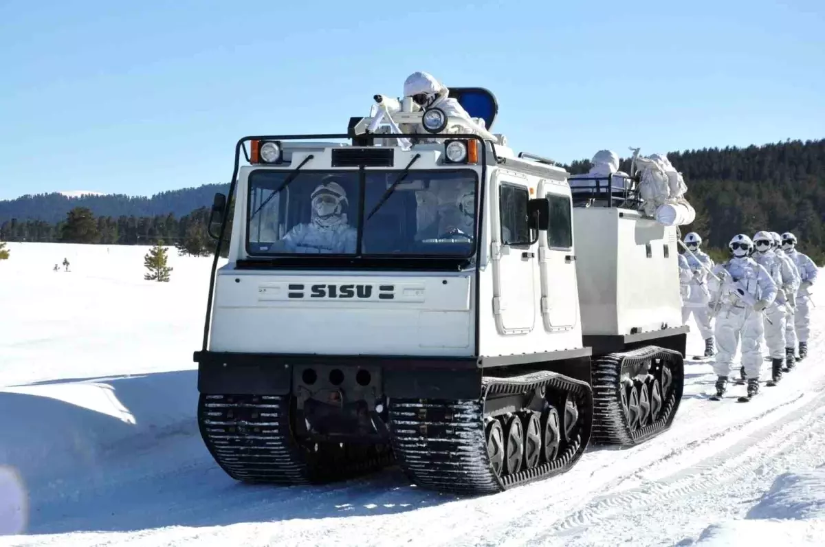 Sarıkamış\'ta Komandolar Eksi 25 Derecede Eğitimlerine Devam Ediyor