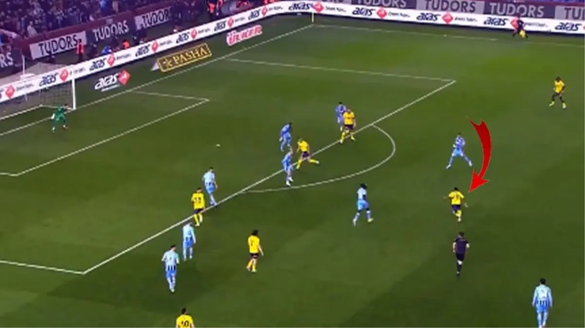 Durdu durdu en kritik maçta attı! Fenerbahçe\'nin yıldızından Trabzonspor\'a şahane gol