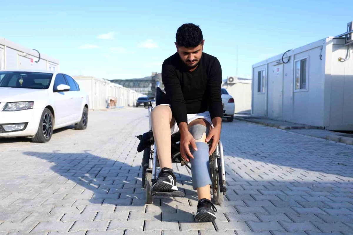 Depremzede Genç, Protezle Yürüme Dileğinde