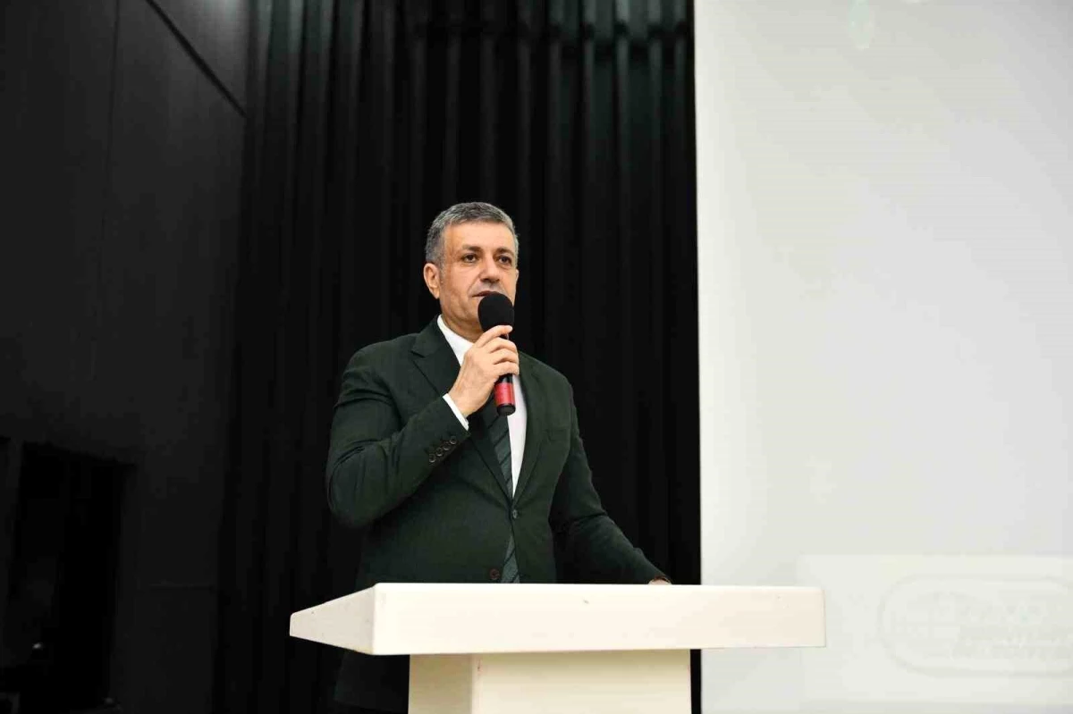 Esenyurt Belediye Başkanı Kemal Deniz Bozkurt, dernek başkanları ve site yöneticileriyle iftar programında buluştu