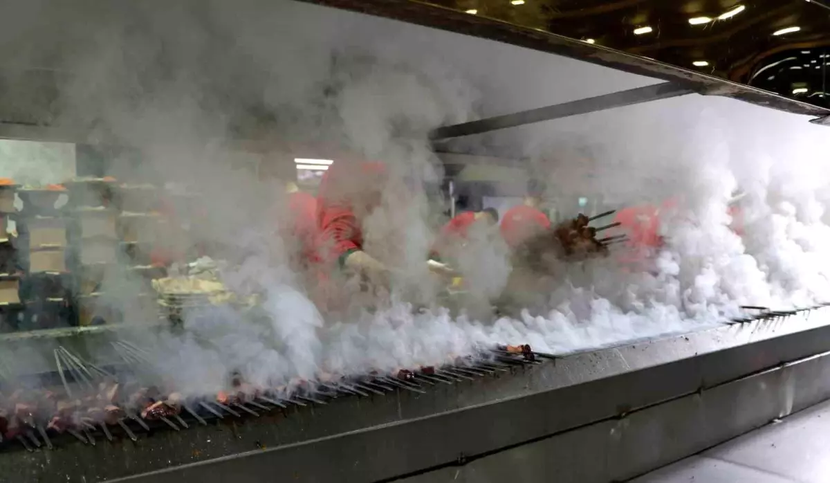 Adana\'da Ramazan Ayında Kebapçılara Akın