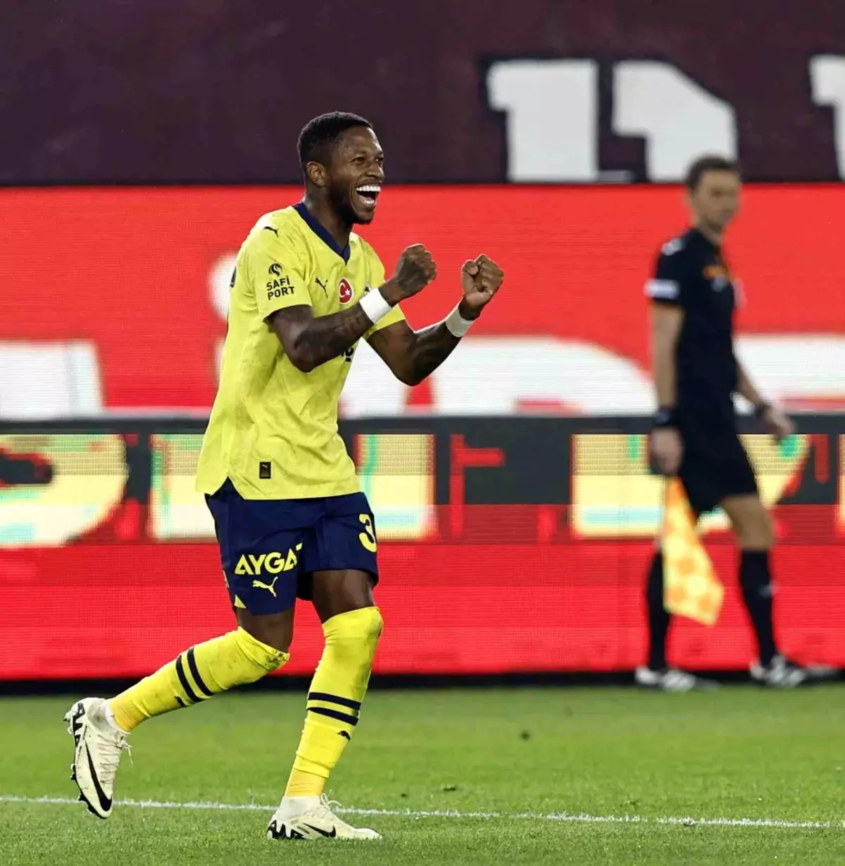 Fenerbahçe\'nin Brezilyalı futbolcusu Fred, Trabzonspor maçında gol attı