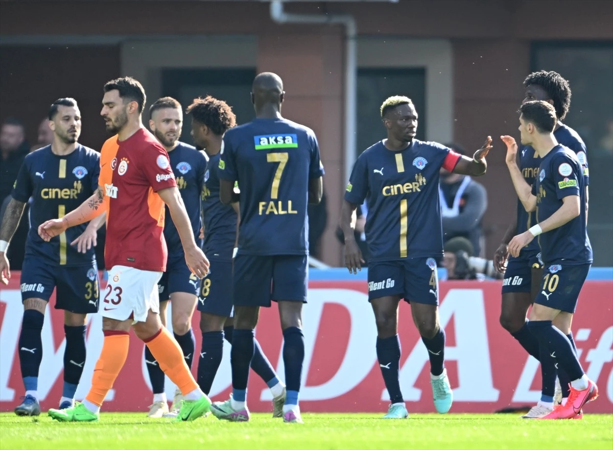 Kasımpaşa-Galatasaray maçının ilk yarısı 1-1 sona erdi