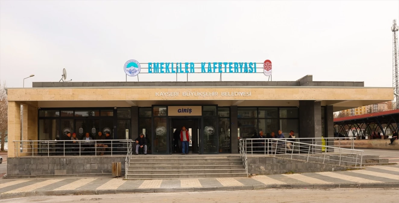 Kayseri Büyükşehir Belediyesi Emekliler Kafeteryasını Açtı