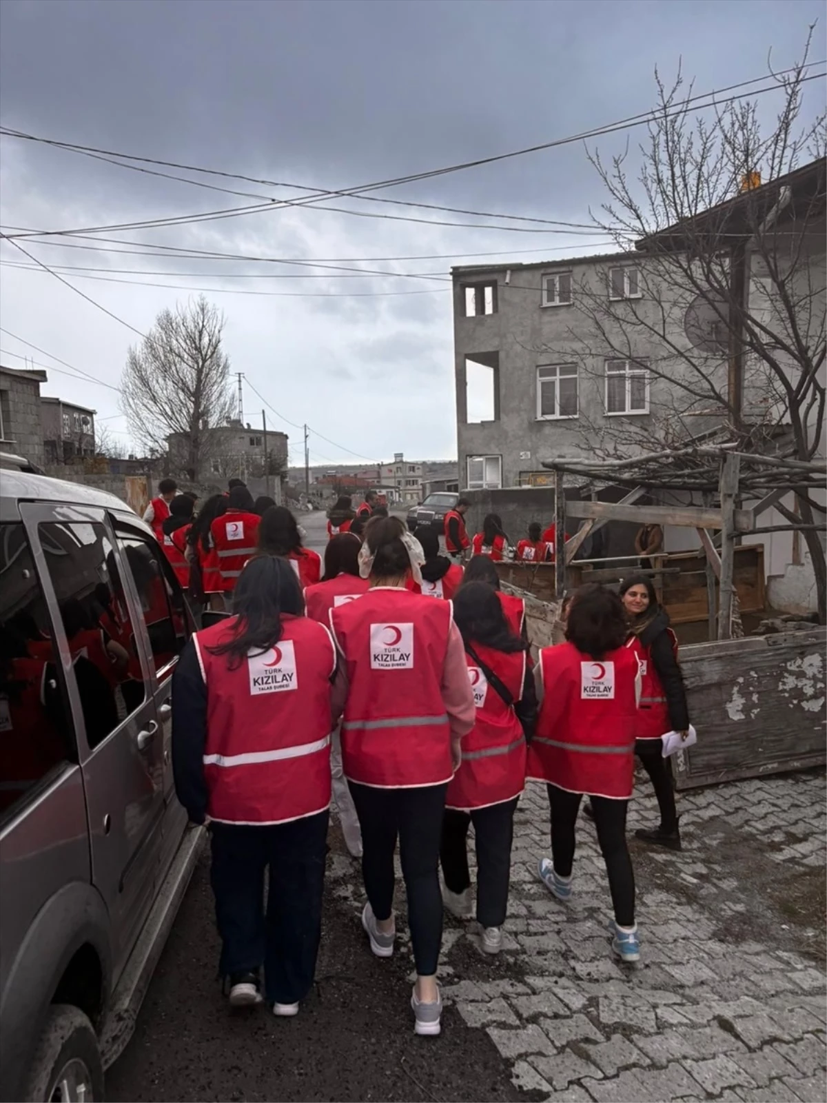 Kayseri\'deki Korunma ve Bakım Altındaki Çocuklar Ramazan Yardımı Dağıttı