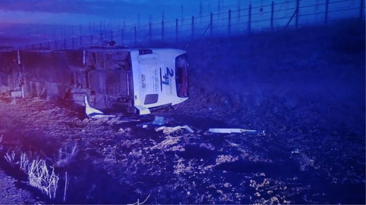 Kırşehir\'de yolcu otobüsü yan yattı: 15 yaralı