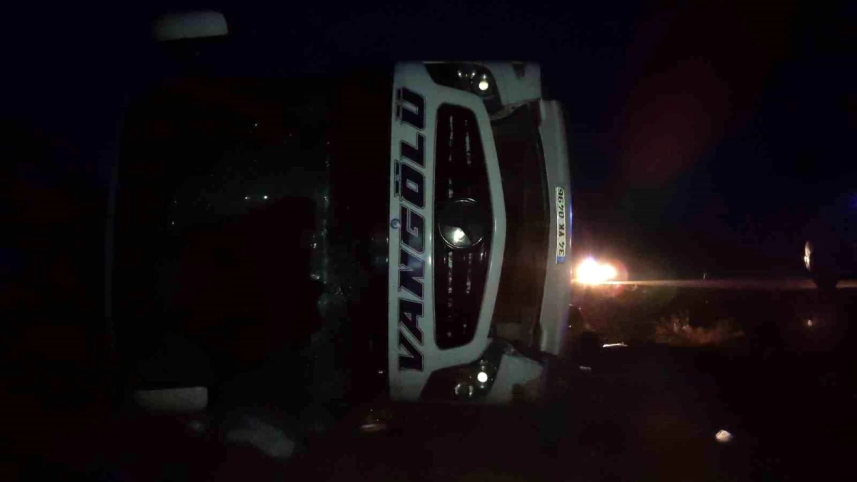 Kırşehir\'de otobüs kazası: 15 kişi yaralandı