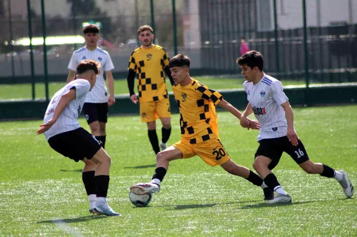 Kocasinan Şimşekspor Süper U18 Ligi Şampiyonu