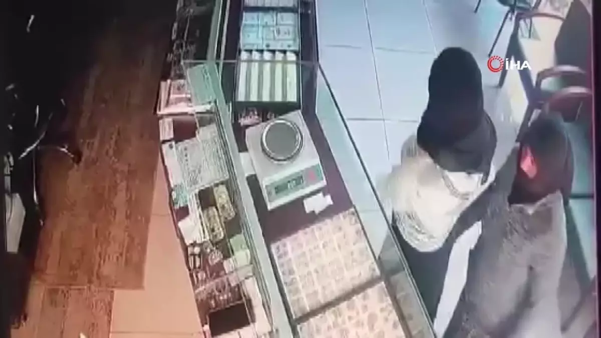 Mersin\'de kuyumcu soyan hırsızlar yakalandı