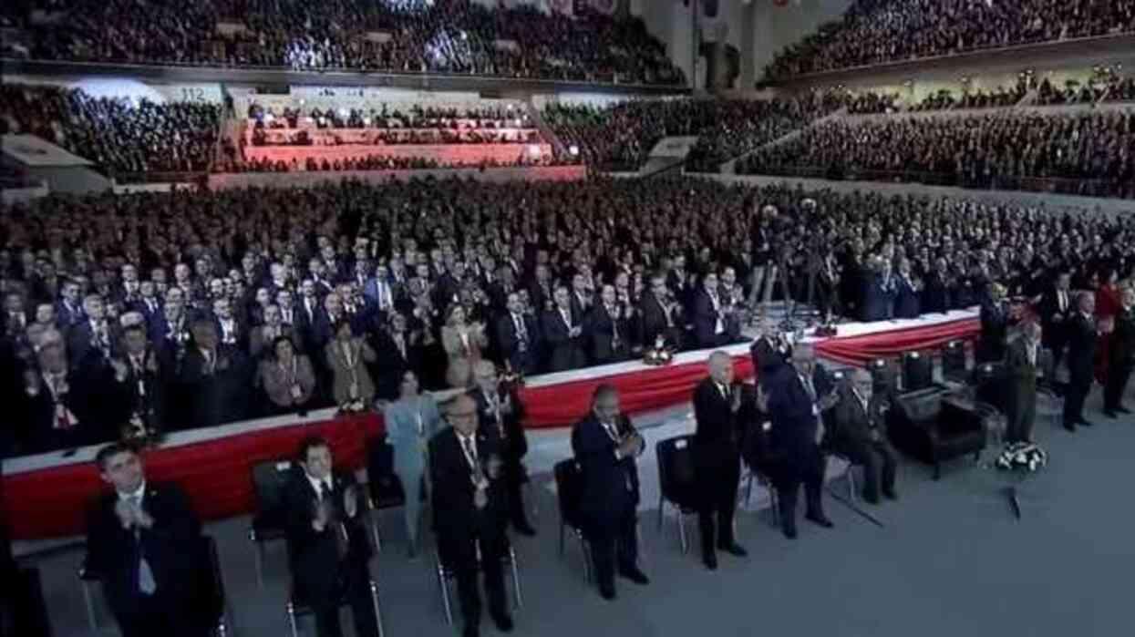 MHP'de büyük kurultay günü! Talihsiz bir kaza yaşayan Bahçeli'nin kürsüye kol askısıyla çıktığı görüldü MHP'de büyük kurultay günü! Talihsiz bir kaza yaşayan Bahçeli'nin kürsüye kol askısıyla çıktığı görüldü