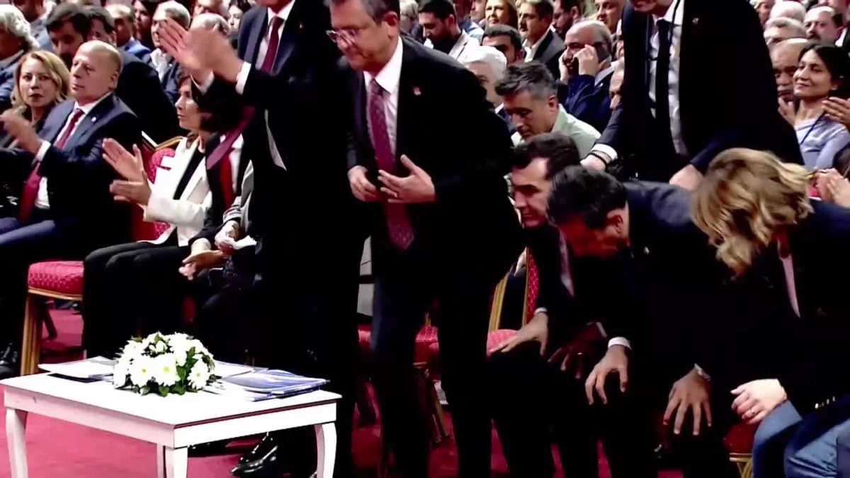 CHP Genel Başkanı Özgür Özel: \'Zam, zam, zam Recep Tayyip Erdoğan\'