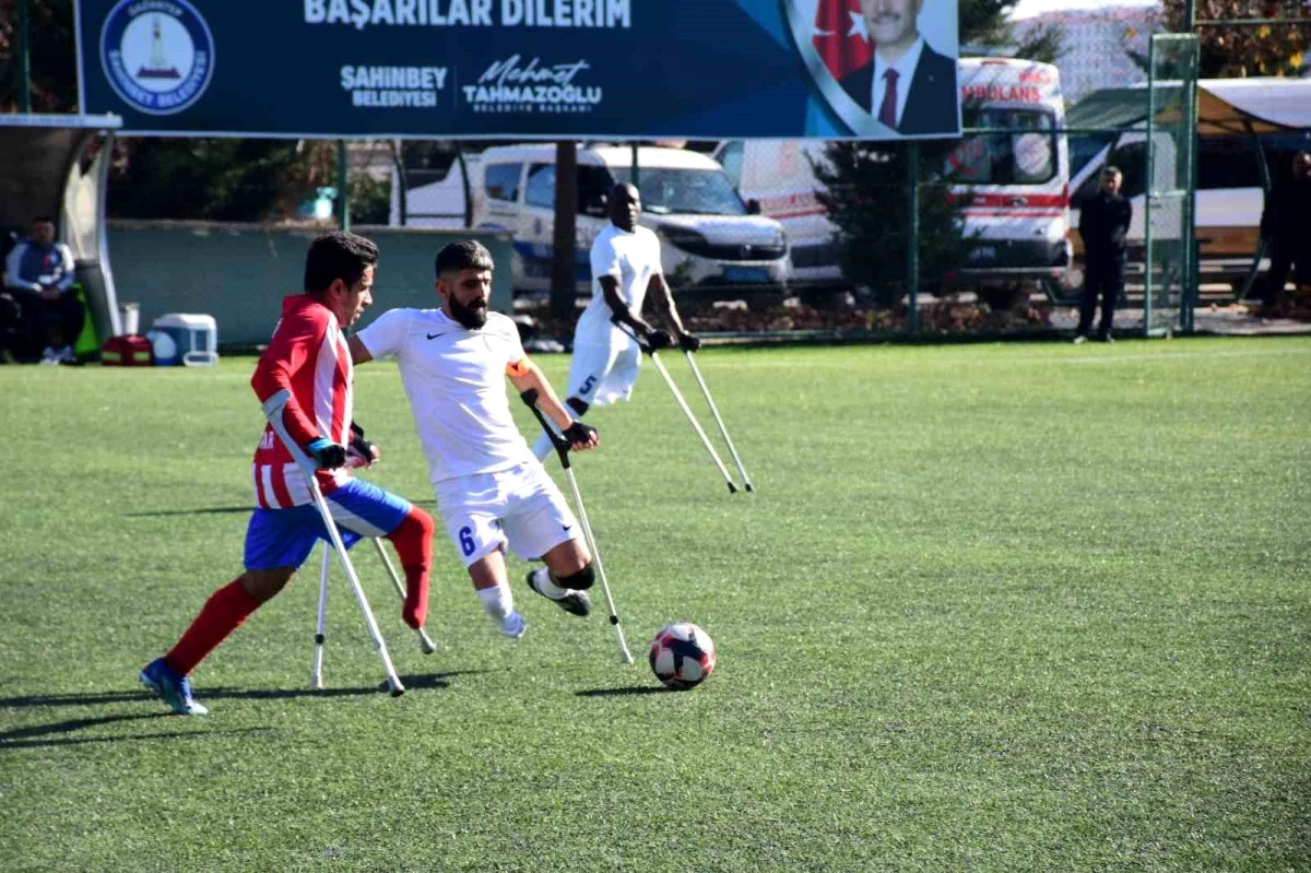 Şahinbey Belediye Gençlik ve Spor Kulübü Ampute Futbol Takımı Gebze Belediye Spor Kulübü\'nü 1-0 mağlup etti