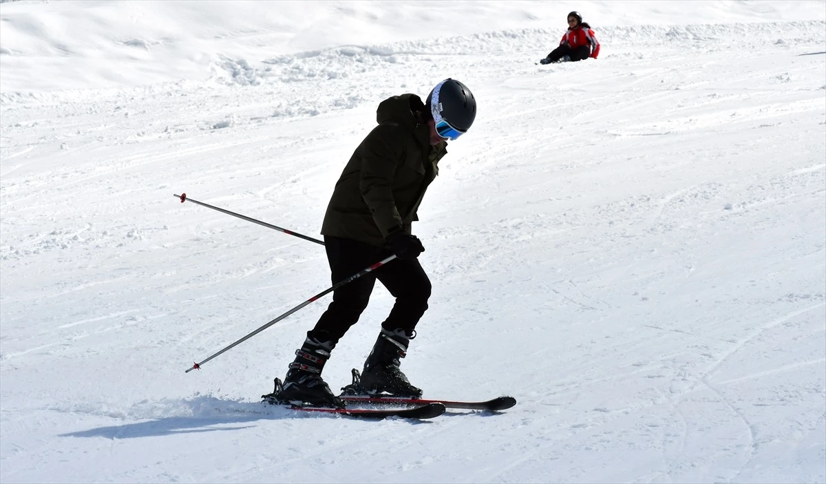 Sarıkamış Kayak Merkezi Mart Ayında da Kayak Tutkunlarını Ağırlıyor