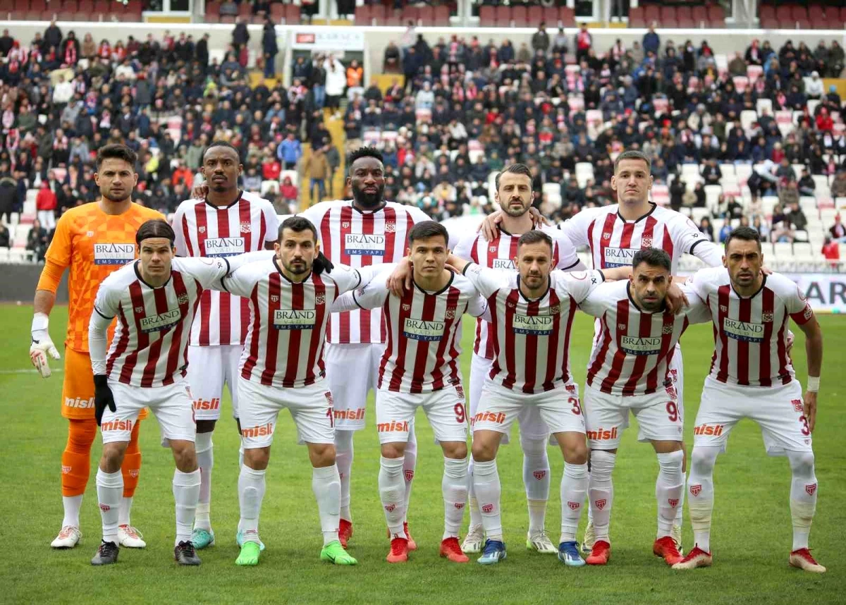 Sivasspor, Adana Demirspor\'a mağlup olarak galibiyet hasretini sürdürdü