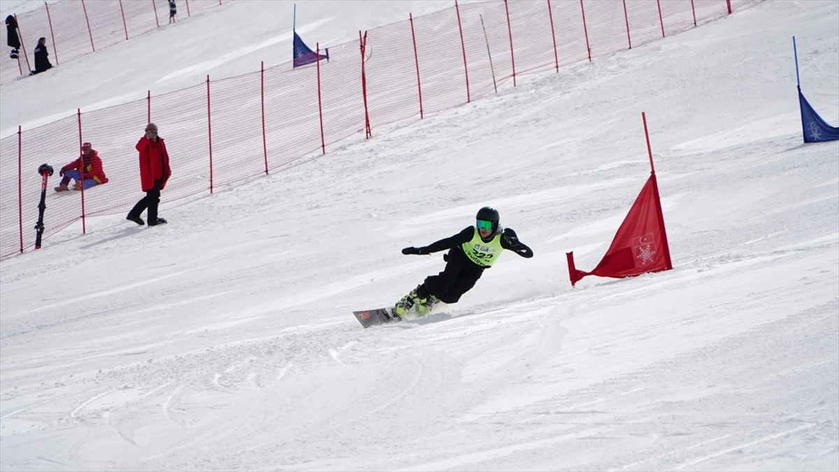 Snowboard Türkiye Şampiyonası Erciyes\'te başladı