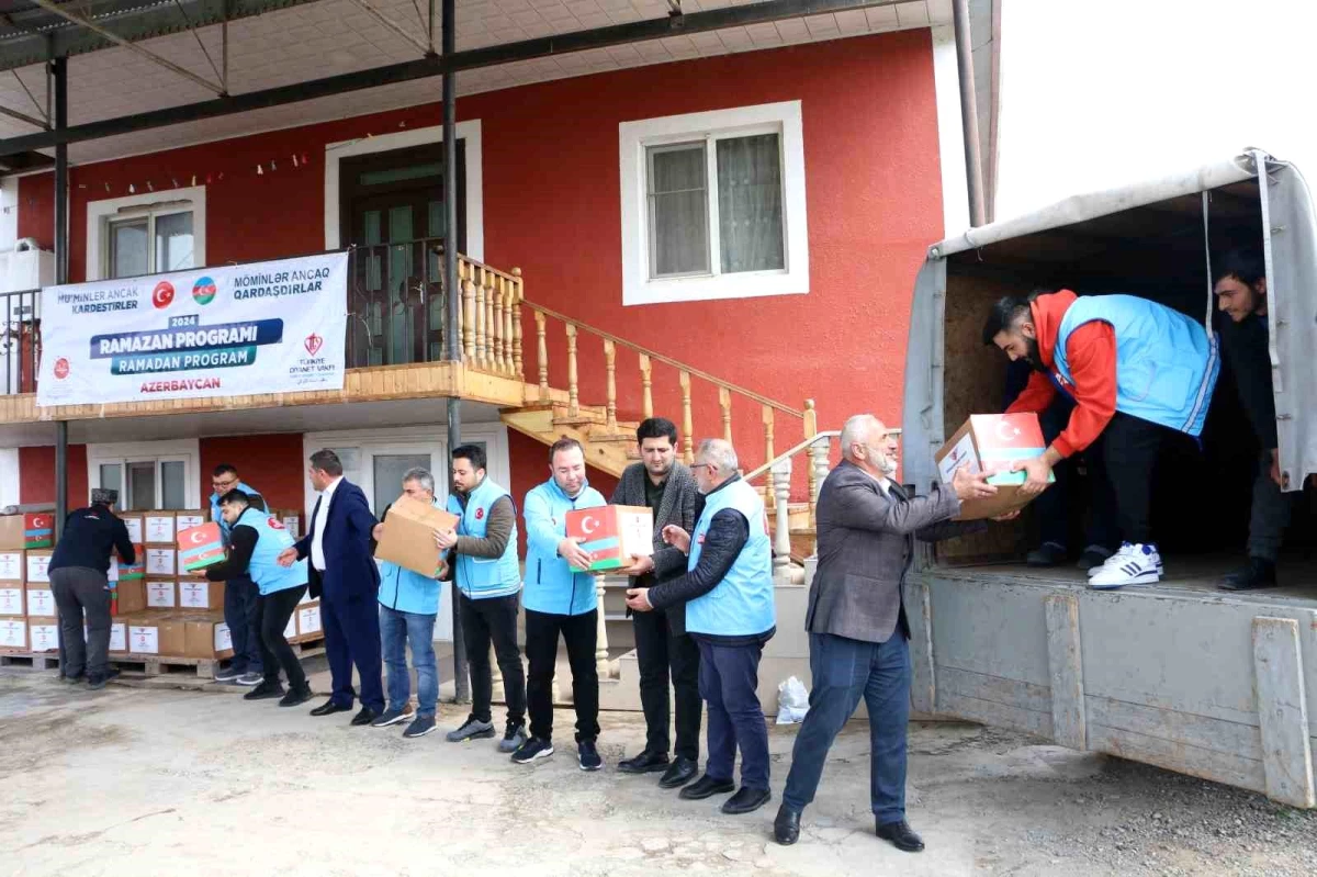 TDV Gönüllüleri ve Türkiye\'nin Bakü Büyükelçiliği Ahıska Türklerine Yardım Etti