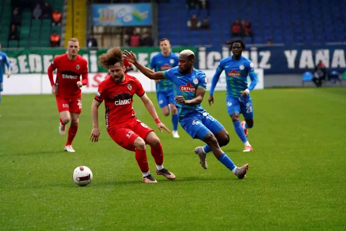 Çaykur Rizespor ile Gaziantep FK arasında ilk yarı 0-0 bitti