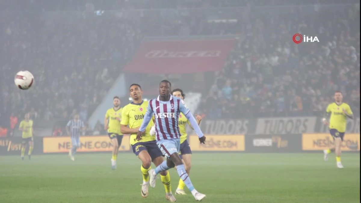 Trendyol Süper Lig: Trabzonspor 0 - Fenerbahçe 2 (İlk yarı)